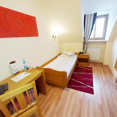 Da'Sporrer Hotel & Wirtshaus Нойнбург форм Валд Екстериор снимка