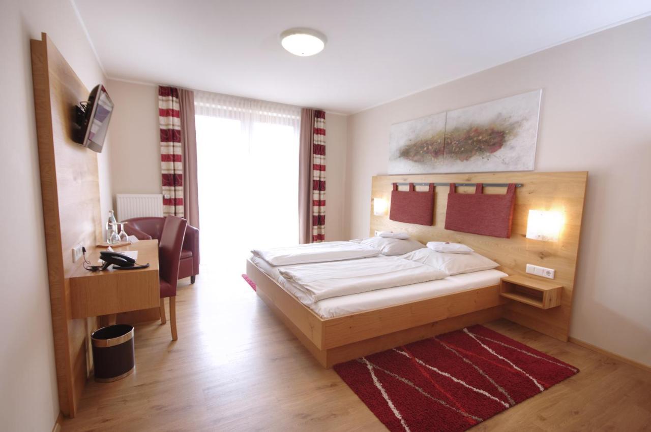 Da'Sporrer Hotel & Wirtshaus Нойнбург форм Валд Екстериор снимка