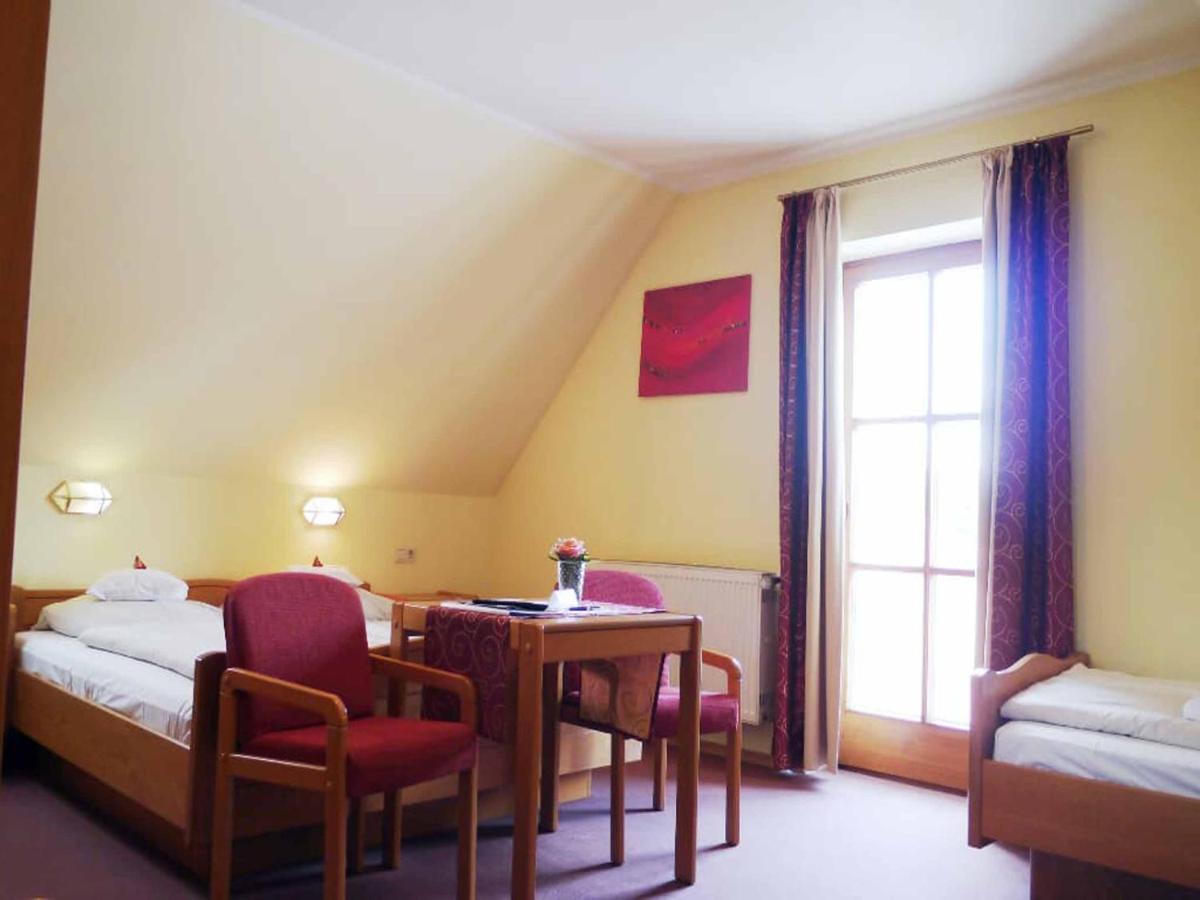 Da'Sporrer Hotel & Wirtshaus Нойнбург форм Валд Екстериор снимка